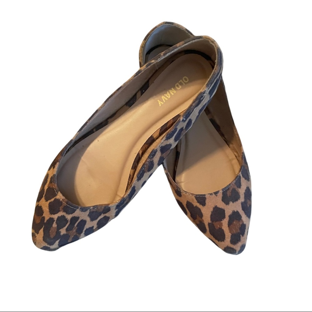 Women old navy flats-pointy toe